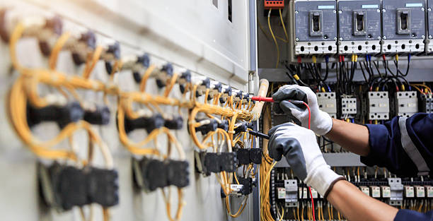 Professional Electrician technician working in Burnham, IL